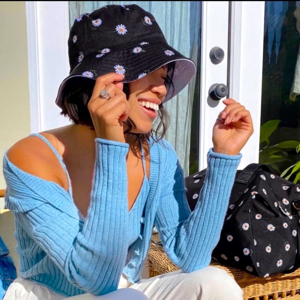 Alice + Olivia Black Daisy Print Reversible Bucket Hat
